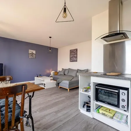 Beautiful T2 - Parking And Close To The Centre And Apartment